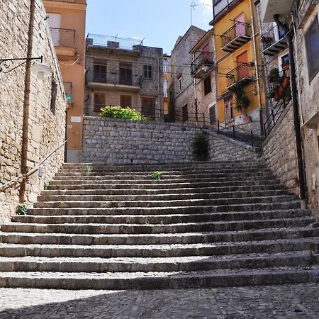 Villetta In Centro Storico Caccamo Luaran gambar