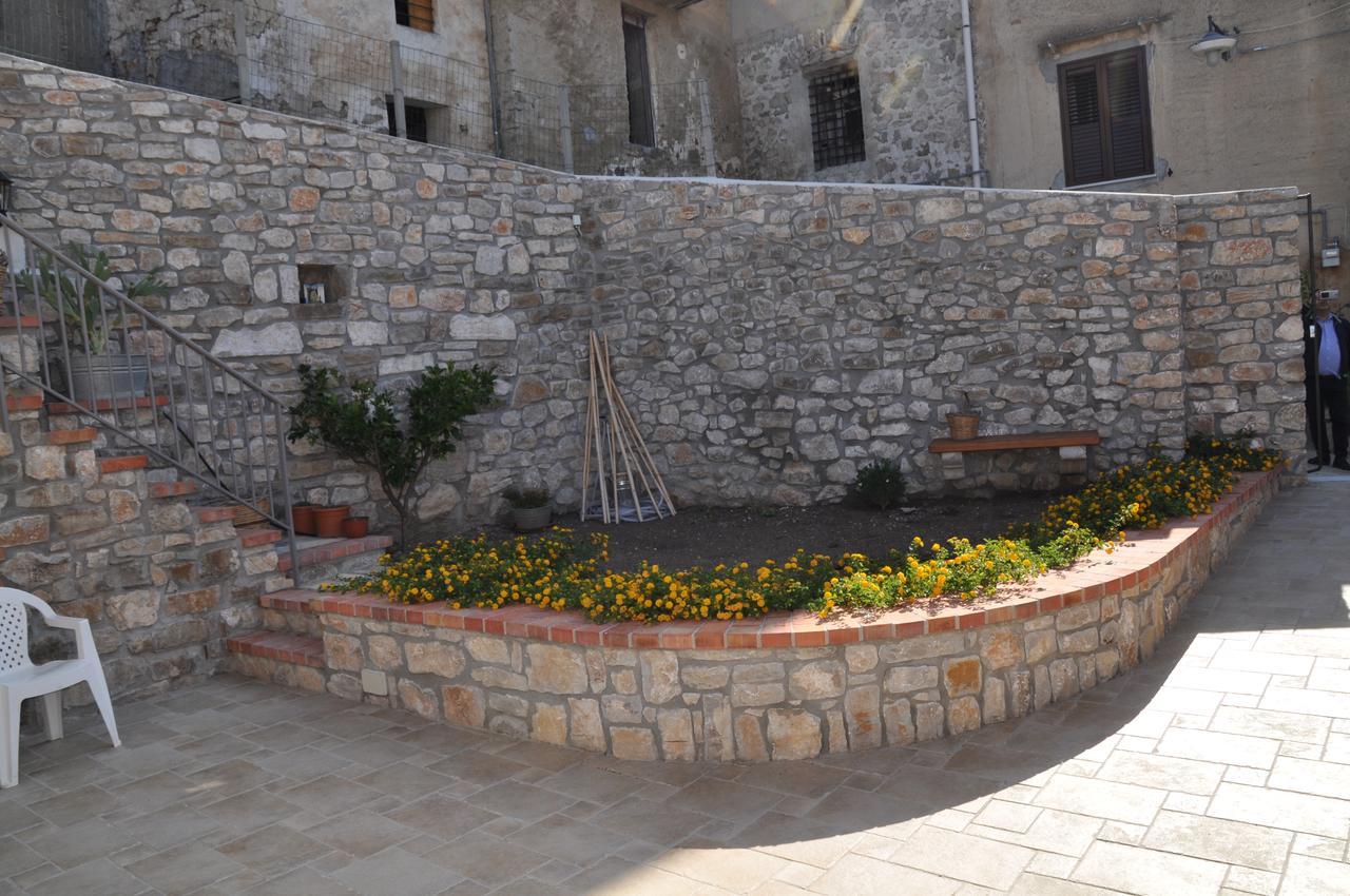 Villetta In Centro Storico Caccamo Luaran gambar