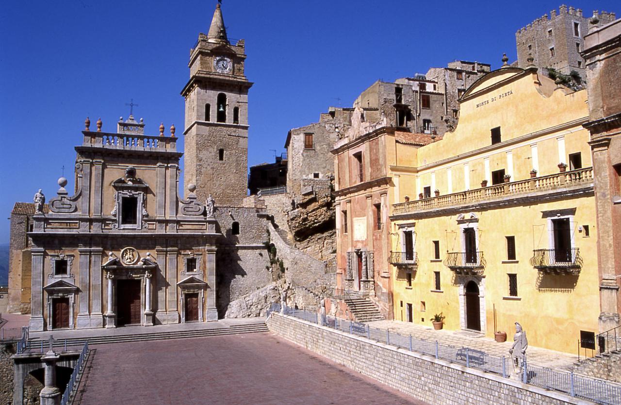 Villetta In Centro Storico Caccamo Luaran gambar