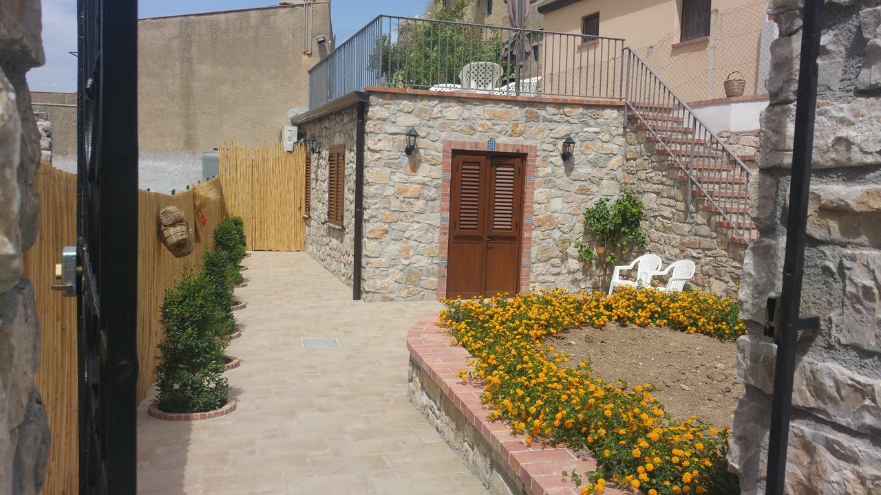 Villetta In Centro Storico Caccamo Luaran gambar