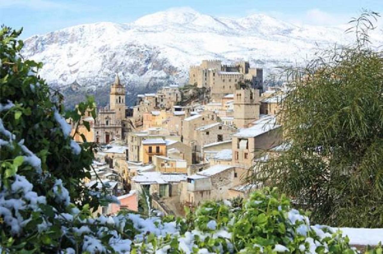 Villetta In Centro Storico Caccamo Luaran gambar