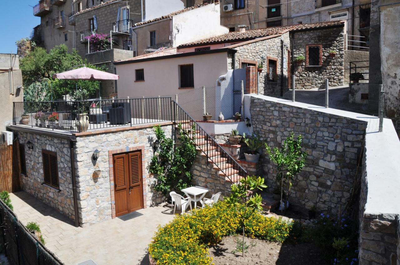 Villetta In Centro Storico Caccamo Luaran gambar